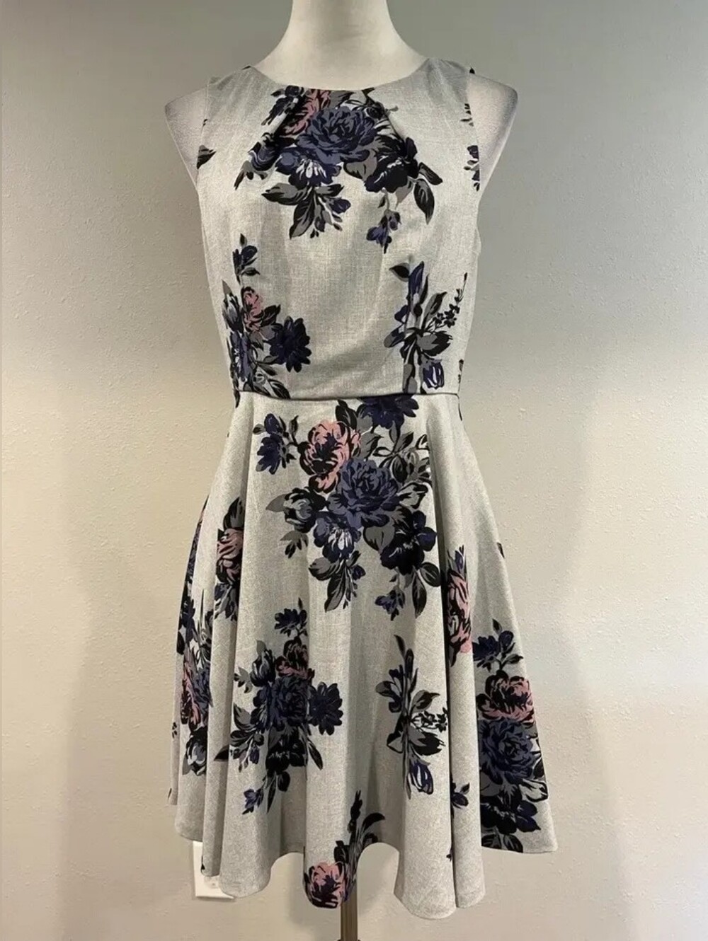 Sleeveless Floral Fit-&-Flare Mini Dress in Light Gray with Navy & Pink